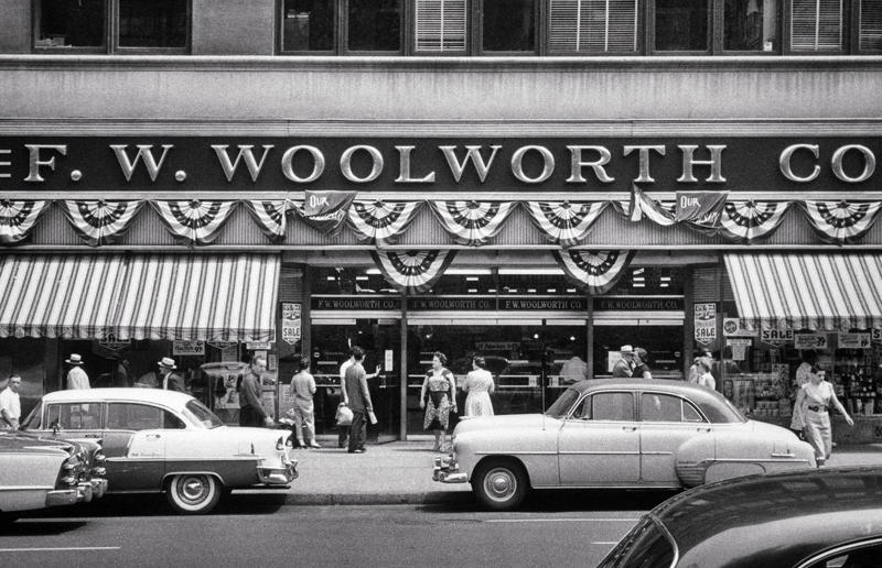 Beloved US stores that have closed their doors, Tower Records, Pets.com, Circuit City, Blockbuster, The Bon-Ton, Toys R Us, Stein Mart, Lord &amp; Taylor, Stage Stores, Family Video, Fry's Electronics, Woolworth's