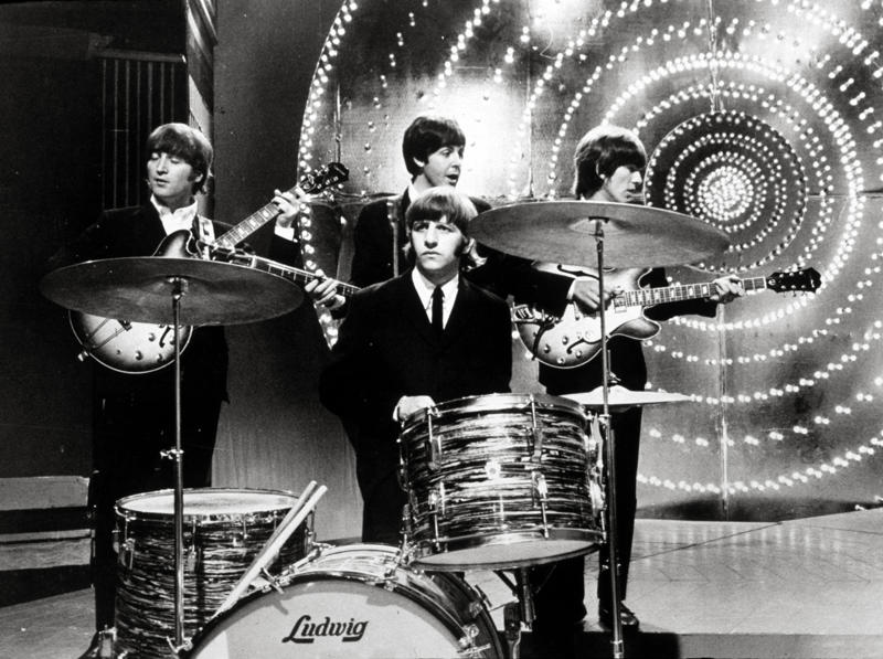 The Beatles Pearl Jam, Guns N' Roses, Pink Floyd, The Beatles, The Kinks, Radiohead, The Jimi Hendrix Experience, The Doors, The Eagles, Aerosmith, Black Sabbath, The Clash, The Cure