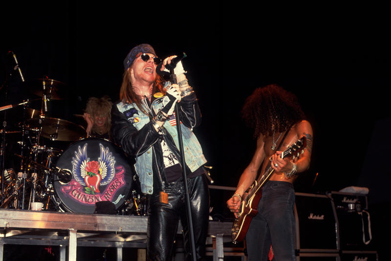 Guns N' Roses Pearl Jam, Guns N' Roses, Pink Floyd, The Beatles, The Kinks, Radiohead, The Jimi Hendrix Experience, The Doors, The Eagles, Aerosmith, Black Sabbath, The Clash, The Cure