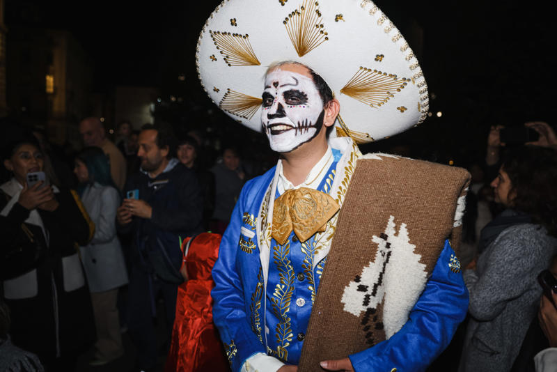 Dia de los Muertos (Mexico) Boxing Day (UK/Commonwealth), May Day (UK), Dia de los Muertos (Mexico), Guy Fawkes Night (UK), Family Day (Canada), Holi (India), Puck Fair (Ireland), Festival du Voyageur (Canada), Toonik Tyme (Canada), Holidays some refuse to celebrate, Christmas (USA), Thanksgiving (USA), Columbus Day (USA), Veterans' Day (USA)