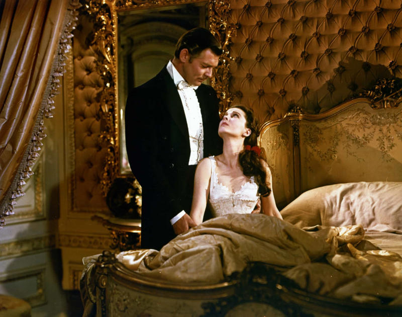 Vivien Leigh (1913–1967) Erick Avari, Ben Kingsley, Joanna Lumley, Cliff Richard, George Orwell (1903–1950), Freddie Mercury (1946–1991), Vivien Leigh (1913–1967), Rudyard Kipling (1865–1936), Merle Oberon (1911–1979), Karen David, William Makepeace Thackeray (1811–1863), Julie Christie, Spike Milligan (1918–2002), Gerald Durrell (1925–1995), Engelbert Humperdinck, Peter Sarstedt (1941–2017)
