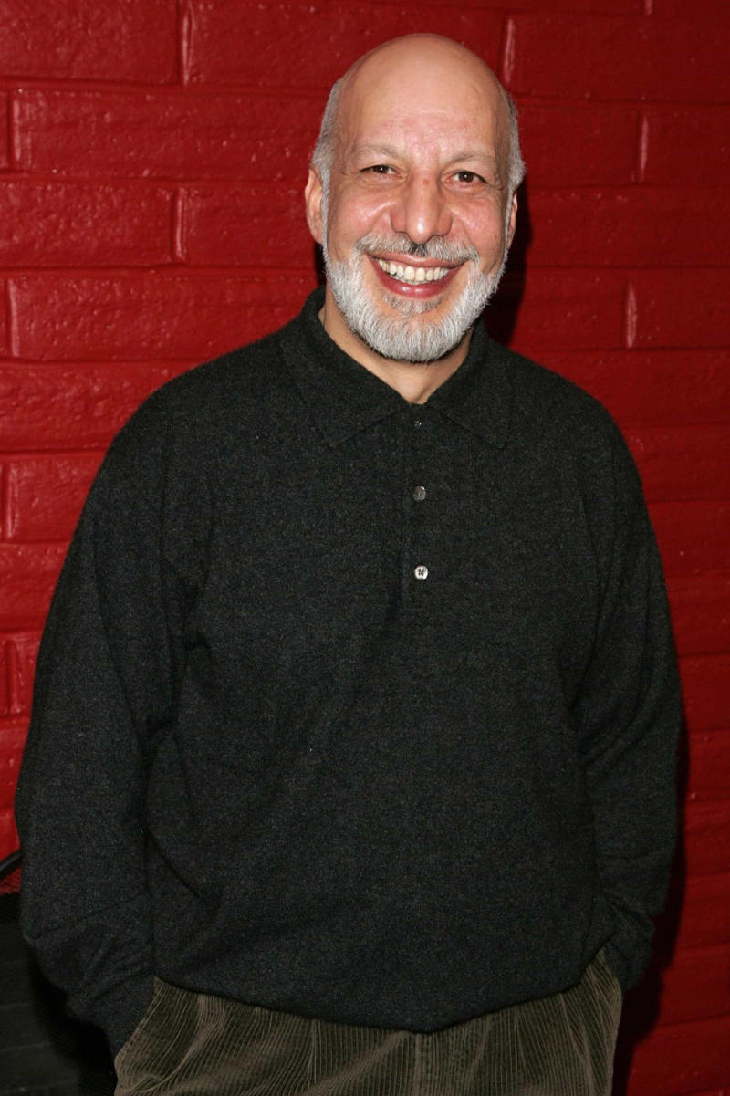 Erick Avari Erick Avari, Ben Kingsley, Joanna Lumley, Cliff Richard, George Orwell (1903–1950), Freddie Mercury (1946–1991), Vivien Leigh (1913–1967), Rudyard Kipling (1865–1936), Merle Oberon (1911–1979), Karen David, William Makepeace Thackeray (1811–1863), Julie Christie, Spike Milligan (1918–2002), Gerald Durrell (1925–1995), Engelbert Humperdinck, Peter Sarstedt (1941–2017)