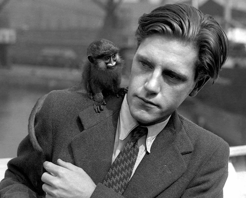 Gerald Durrell (1925–1995) Erick Avari, Ben Kingsley, Joanna Lumley, Cliff Richard, George Orwell (1903–1950), Freddie Mercury (1946–1991), Vivien Leigh (1913–1967), Rudyard Kipling (1865–1936), Merle Oberon (1911–1979), Karen David, William Makepeace Thackeray (1811–1863), Julie Christie, Spike Milligan (1918–2002), Gerald Durrell (1925–1995), Engelbert Humperdinck, Peter Sarstedt (1941–2017)