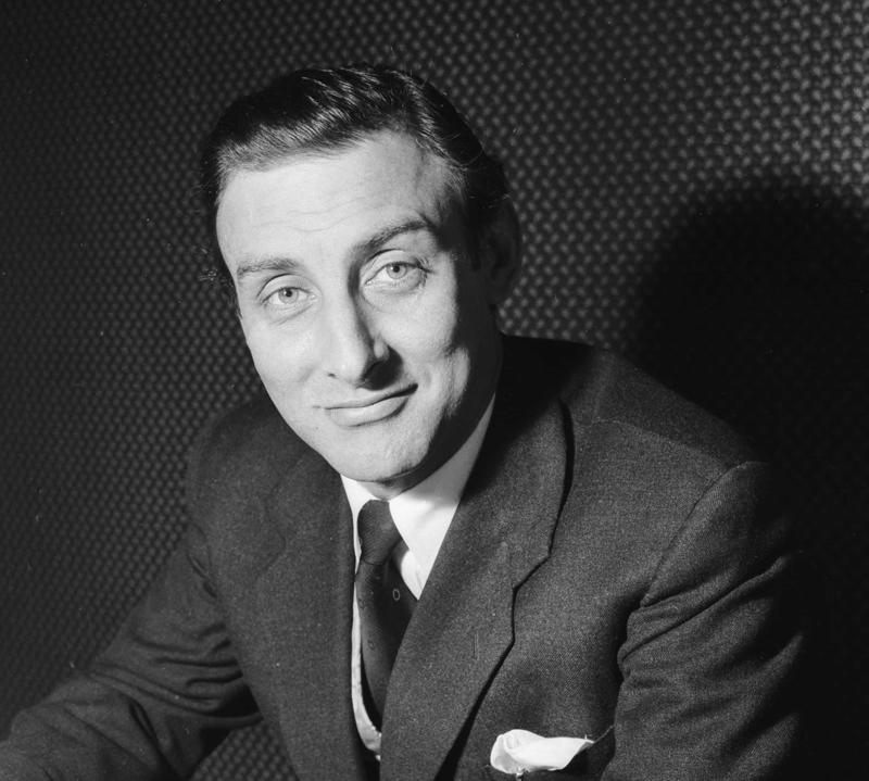Spike Milligan (1918–2002) Erick Avari, Ben Kingsley, Joanna Lumley, Cliff Richard, George Orwell (1903–1950), Freddie Mercury (1946–1991), Vivien Leigh (1913–1967), Rudyard Kipling (1865–1936), Merle Oberon (1911–1979), Karen David, William Makepeace Thackeray (1811–1863), Julie Christie, Spike Milligan (1918–2002), Gerald Durrell (1925–1995), Engelbert Humperdinck, Peter Sarstedt (1941–2017)