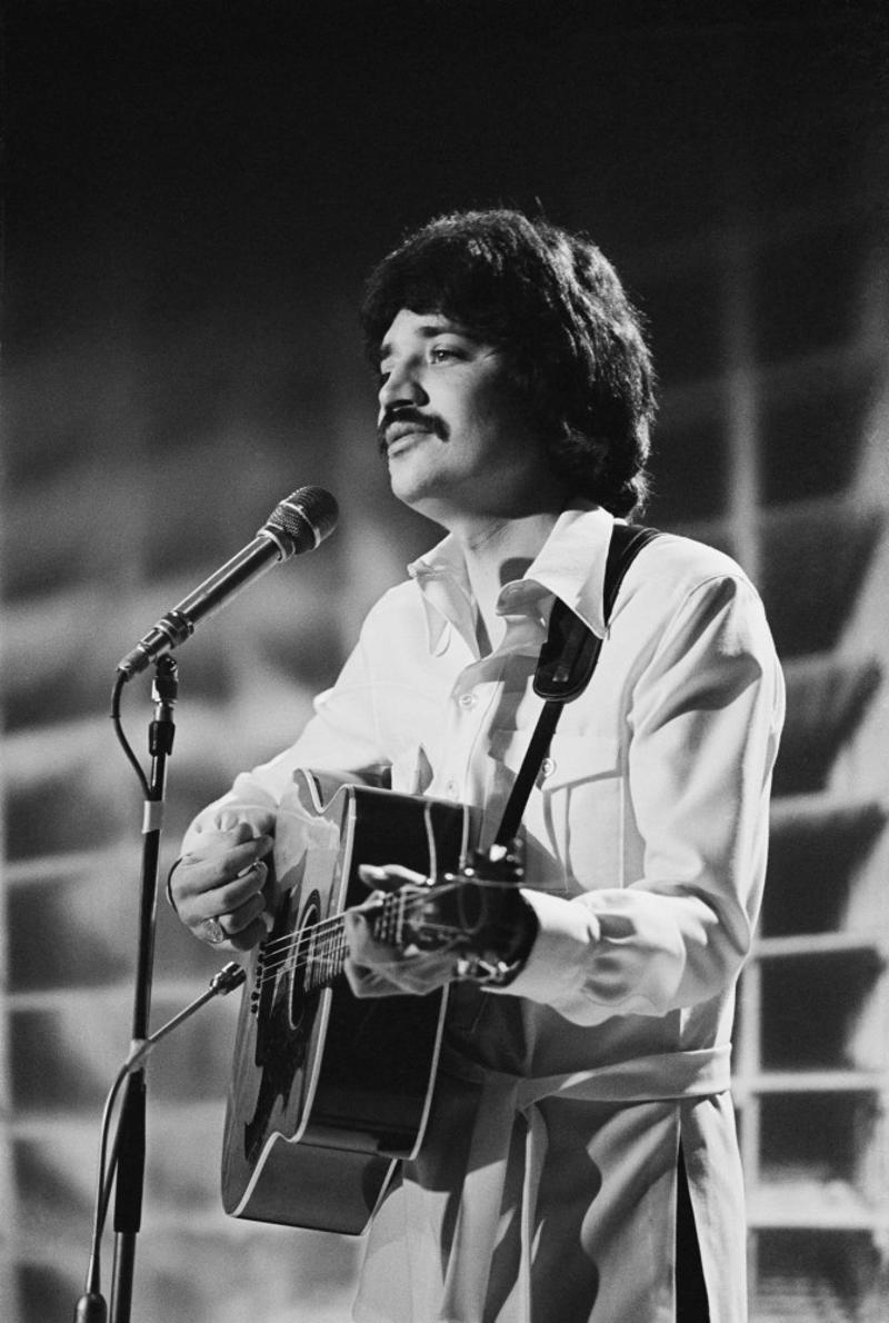 Peter Sarstedt (1941–2017) Erick Avari, Ben Kingsley, Joanna Lumley, Cliff Richard, George Orwell (1903–1950), Freddie Mercury (1946–1991), Vivien Leigh (1913–1967), Rudyard Kipling (1865–1936), Merle Oberon (1911–1979), Karen David, William Makepeace Thackeray (1811–1863), Julie Christie, Spike Milligan (1918–2002), Gerald Durrell (1925–1995), Engelbert Humperdinck, Peter Sarstedt (1941–2017)