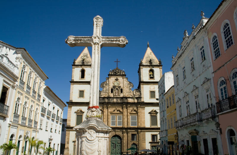 São Francisco Church - Salvador - Brazil Hallgrímskirkja - Reykjavík - Iceland, The Basilica of the National Vow – Quito - Ecuador, Saint Basil's Cathedral – Moscow - Russia, The Church of the Transfiguration - Kizhi - Russia, St Paul's Cathedral – London - England, Saint Peter's Basilica – Rome - Italy, St. Michael of the Needle Chapel - Le Puy-en-Velay - France, St Patrick's Cathedral – New York - United States, Sagrada Família – Barcelona - Spain, São Francisco Church - Salvador - Brazil, Seville Cathedral - Seville- Spain, Salisbury Cathedral- Salisbury - England
