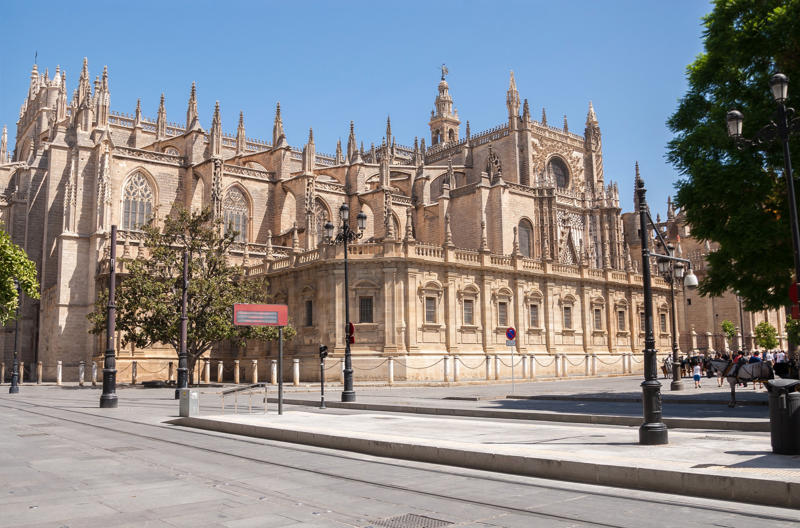Seville Cathedral - Seville- Spain Hallgrímskirkja - Reykjavík - Iceland, The Basilica of the National Vow – Quito - Ecuador, Saint Basil's Cathedral – Moscow - Russia, The Church of the Transfiguration - Kizhi - Russia, St Paul's Cathedral – London - England, Saint Peter's Basilica – Rome - Italy, St. Michael of the Needle Chapel - Le Puy-en-Velay - France, St Patrick's Cathedral – New York - United States, Sagrada Família – Barcelona - Spain, São Francisco Church - Salvador - Brazil, Seville Cathedral - Seville- Spain, Salisbury Cathedral- Salisbury - England
