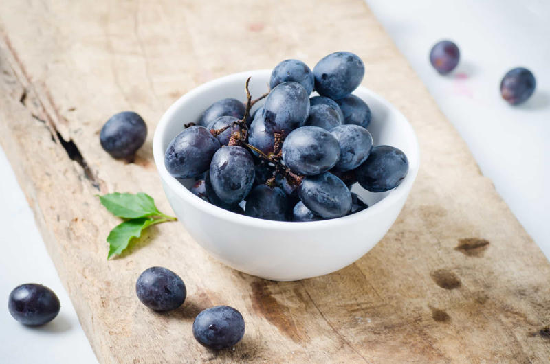 Spine health, Proper nutrition, What to eat for good spine health, Plant-based proteins, Leafy green vegetables, Omega-3 fatty acids, Herbs and spices, Rosemary, Red grapes, Reduce swelling, boost nerve function, Go bananas!, Are you nuts?
