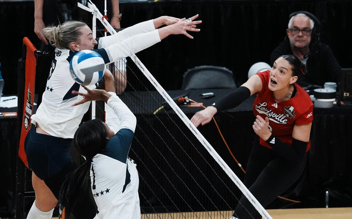 Fantastic women's volleyball photos from the 2024 college season