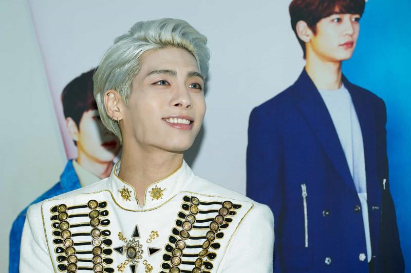 K-Pop deaths Starting young, "Slave contracts", Harsh training, Beauty standards, Eating disorders, Restrictions on relationships, LGBTQ restrictions, Toxic fandom, K-Pop deaths