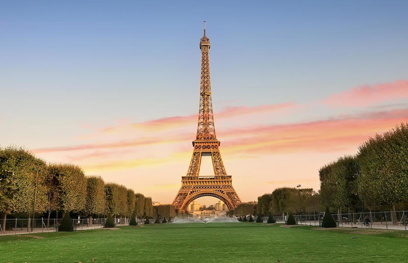 Incredible landmarks that never were, Washington Monument, Washington DC, USA, Tower Bridge, London, England, UK, Arc de Triomphe, Paris, France, Sydney Opera House, Sydney, Australia, Central Park, New York City, New York, USA, St Paul’s Cathedral, London, England, UK, Eiffel Tower, Paris, France, Sydney Harbour Bridge, Sydney, Australia, Tribune Tower, Chicago, Illinois, USA, Notre-Dame Cathedral, Paris, France, Clifton Suspension Bridge, Bristol, England, UK, Lincoln Memorial, Washington DC, USA