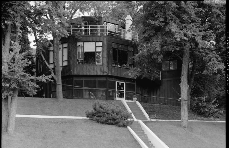 What homes of the future looked like 70 years ago, Monsanto House of the Future, California, USA, Elvis’ futuristic honeymoon hideaway, California, USA, Richard Neutra's space age treehouse, California, USA, The House of Tomorrow, Indiana, USA, The search for a renovator, Discovery of solar heating, Charles Schridde's Motorola homes, Worldwide, The Bubble Palace, Theoule-sur-Mer, France, Stahl House / Case Study 22, California, USA, Habitat 67, Montreal, Canada, Iconic Futuro pods, Espoo, Finland, Iconic Futuro pods, Munich, Germany, Iconic Futuro pod, Berlin, Germany, Casa Gilardi, Mexico City, Mexico, Motel l'Eau Vive, Vosges, France