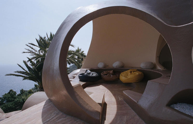 What homes of the future looked like 70 years ago, Monsanto House of the Future, California, USA, Elvis’ futuristic honeymoon hideaway, California, USA, Richard Neutra's space age treehouse, California, USA, The House of Tomorrow, Indiana, USA, The search for a renovator, Discovery of solar heating, Charles Schridde's Motorola homes, Worldwide, The Bubble Palace, Theoule-sur-Mer, France, Stahl House / Case Study 22, California, USA, Habitat 67, Montreal, Canada, Iconic Futuro pods, Espoo, Finland, Iconic Futuro pods, Munich, Germany, Iconic Futuro pod, Berlin, Germany, Casa Gilardi, Mexico City, Mexico, Motel l'Eau Vive, Vosges, France