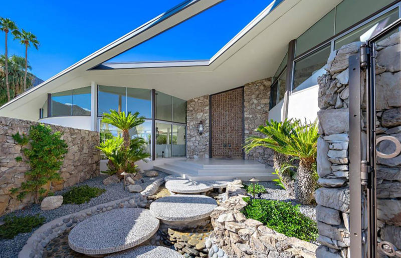 What homes of the future looked like 70 years ago, Monsanto House of the Future, California, USA, Elvis’ futuristic honeymoon hideaway, California, USA, Richard Neutra's space age treehouse, California, USA, The House of Tomorrow, Indiana, USA, The search for a renovator, Discovery of solar heating, Charles Schridde's Motorola homes, Worldwide, The Bubble Palace, Theoule-sur-Mer, France, Stahl House / Case Study 22, California, USA, Habitat 67, Montreal, Canada, Iconic Futuro pods, Espoo, Finland, Iconic Futuro pods, Munich, Germany, Iconic Futuro pod, Berlin, Germany, Casa Gilardi, Mexico City, Mexico, Motel l'Eau Vive, Vosges, France