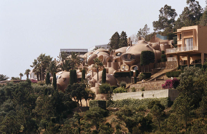 What homes of the future looked like 70 years ago, Monsanto House of the Future, California, USA, Elvis’ futuristic honeymoon hideaway, California, USA, Richard Neutra's space age treehouse, California, USA, The House of Tomorrow, Indiana, USA, The search for a renovator, Discovery of solar heating, Charles Schridde's Motorola homes, Worldwide, The Bubble Palace, Theoule-sur-Mer, France, Stahl House / Case Study 22, California, USA, Habitat 67, Montreal, Canada, Iconic Futuro pods, Espoo, Finland, Iconic Futuro pods, Munich, Germany, Iconic Futuro pod, Berlin, Germany, Casa Gilardi, Mexico City, Mexico, Motel l'Eau Vive, Vosges, France