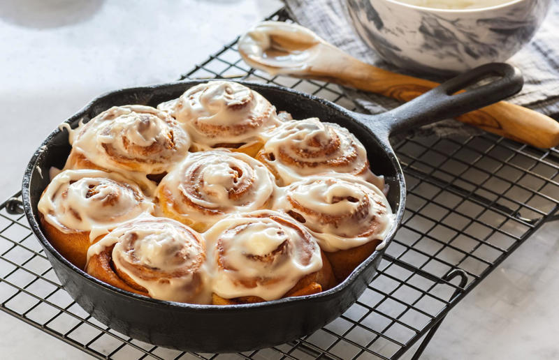 25. Ree Drummond: chill cinnamon roll dough 36. Ina Garten: cook scrambled eggs on a low heat, 35. Meghan Markle: garnish everything, 34. Gordon Ramsay: eat later in the day, 33. Jamie Oliver: make the crispiest bacon, 32. Guy Fieri: slow roast onions and garlic, 31. Nigella Lawson: always brine your turkey, 30. Martha Stewart: roll citrus fruit, 29. Giada De Laurentiis: substitute heavy cream for flour, butter and stock in savoury dishes, 28. Bobby Flay: only flip burgers once, 27. Mary Berry: use full-fat cream cheese to ice cakes, 26. Julia Child: don’t worry about mistakes, 25. Ree Drummond: chill cinnamon roll dough, 24. Rachael Ray: make cannelloni with lasagne sheets, 23. Ina Garten: add a cup of coffee to chocolate cake batter, 22. Meghan Markle: find the fun in food, 21. Gordon Ramsay: rest your meat, 20. Jamie Oliver: Make perfect poached eggs, 19. Guy Fieri: fry steak in oil and butter, 18. Nigella Lawson: roll your roast potatoes in semolina, 17. Martha Stewart: let cheesecake cool in the oven, 16. Giada De Laurentiis: squeeze excess water out of frozen spinach, 15. Bobby Flay: check steak with a meat thermometer, 14. Mary Berry: use seasonal produce, 13. Julia Child: know when your chicken is cooked, 12. Ree Drummond: add glaze to ribs later, 11. Rachael Ray: freeze cubes of roasted garlic and onion, 10. Ina Garten: coat add-ins with flour so they distribute evenly, 9. Guy Fieri: use bacon fat as the base for a roux, 8. Nigella Lawson: use chicken wings for soup, 7. Martha Stewart: add spice to mac ’n’ cheese, 6. Mary Berry: experiment with different textures and colours, 5. Bobby Flay: use a burger lid to melt cheese, 4. Martha Stewart: make steakhouse baked potatoes, 3. Ree Drummond: remove cookies from the oven early, 2. Rachael Ray: increase potatoes’ surface area to make them crispy