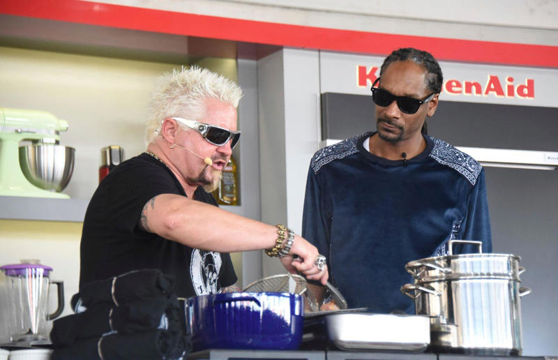 19. Guy Fieri: fry steak in oil and butter 36. Ina Garten: cook scrambled eggs on a low heat, 35. Meghan Markle: garnish everything, 34. Gordon Ramsay: eat later in the day, 33. Jamie Oliver: make the crispiest bacon, 32. Guy Fieri: slow roast onions and garlic, 31. Nigella Lawson: always brine your turkey, 30. Martha Stewart: roll citrus fruit, 29. Giada De Laurentiis: substitute heavy cream for flour, butter and stock in savoury dishes, 28. Bobby Flay: only flip burgers once, 27. Mary Berry: use full-fat cream cheese to ice cakes, 26. Julia Child: don’t worry about mistakes, 25. Ree Drummond: chill cinnamon roll dough, 24. Rachael Ray: make cannelloni with lasagne sheets, 23. Ina Garten: add a cup of coffee to chocolate cake batter, 22. Meghan Markle: find the fun in food, 21. Gordon Ramsay: rest your meat, 20. Jamie Oliver: Make perfect poached eggs, 19. Guy Fieri: fry steak in oil and butter, 18. Nigella Lawson: roll your roast potatoes in semolina, 17. Martha Stewart: let cheesecake cool in the oven, 16. Giada De Laurentiis: squeeze excess water out of frozen spinach, 15. Bobby Flay: check steak with a meat thermometer, 14. Mary Berry: use seasonal produce, 13. Julia Child: know when your chicken is cooked, 12. Ree Drummond: add glaze to ribs later, 11. Rachael Ray: freeze cubes of roasted garlic and onion, 10. Ina Garten: coat add-ins with flour so they distribute evenly, 9. Guy Fieri: use bacon fat as the base for a roux, 8. Nigella Lawson: use chicken wings for soup, 7. Martha Stewart: add spice to mac ’n’ cheese, 6. Mary Berry: experiment with different textures and colours, 5. Bobby Flay: use a burger lid to melt cheese, 4. Martha Stewart: make steakhouse baked potatoes, 3. Ree Drummond: remove cookies from the oven early, 2. Rachael Ray: increase potatoes’ surface area to make them crispy