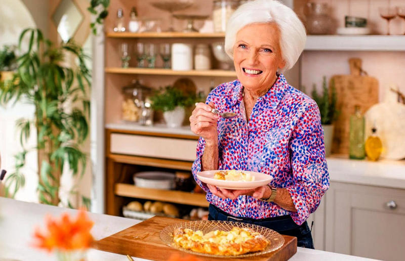 6. Mary Berry: experiment with different textures and colours 36. Ina Garten: cook scrambled eggs on a low heat, 35. Meghan Markle: garnish everything, 34. Gordon Ramsay: eat later in the day, 33. Jamie Oliver: make the crispiest bacon, 32. Guy Fieri: slow roast onions and garlic, 31. Nigella Lawson: always brine your turkey, 30. Martha Stewart: roll citrus fruit, 29. Giada De Laurentiis: substitute heavy cream for flour, butter and stock in savoury dishes, 28. Bobby Flay: only flip burgers once, 27. Mary Berry: use full-fat cream cheese to ice cakes, 26. Julia Child: don’t worry about mistakes, 25. Ree Drummond: chill cinnamon roll dough, 24. Rachael Ray: make cannelloni with lasagne sheets, 23. Ina Garten: add a cup of coffee to chocolate cake batter, 22. Meghan Markle: find the fun in food, 21. Gordon Ramsay: rest your meat, 20. Jamie Oliver: Make perfect poached eggs, 19. Guy Fieri: fry steak in oil and butter, 18. Nigella Lawson: roll your roast potatoes in semolina, 17. Martha Stewart: let cheesecake cool in the oven, 16. Giada De Laurentiis: squeeze excess water out of frozen spinach, 15. Bobby Flay: check steak with a meat thermometer, 14. Mary Berry: use seasonal produce, 13. Julia Child: know when your chicken is cooked, 12. Ree Drummond: add glaze to ribs later, 11. Rachael Ray: freeze cubes of roasted garlic and onion, 10. Ina Garten: coat add-ins with flour so they distribute evenly, 9. Guy Fieri: use bacon fat as the base for a roux, 8. Nigella Lawson: use chicken wings for soup, 7. Martha Stewart: add spice to mac ’n’ cheese, 6. Mary Berry: experiment with different textures and colours, 5. Bobby Flay: use a burger lid to melt cheese, 4. Martha Stewart: make steakhouse baked potatoes, 3. Ree Drummond: remove cookies from the oven early, 2. Rachael Ray: increase potatoes’ surface area to make them crispy