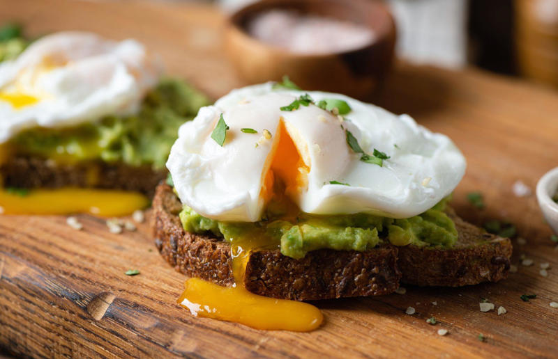 20. Jamie Oliver: Make perfect poached eggs 36. Ina Garten: cook scrambled eggs on a low heat, 35. Meghan Markle: garnish everything, 34. Gordon Ramsay: eat later in the day, 33. Jamie Oliver: make the crispiest bacon, 32. Guy Fieri: slow roast onions and garlic, 31. Nigella Lawson: always brine your turkey, 30. Martha Stewart: roll citrus fruit, 29. Giada De Laurentiis: substitute heavy cream for flour, butter and stock in savoury dishes, 28. Bobby Flay: only flip burgers once, 27. Mary Berry: use full-fat cream cheese to ice cakes, 26. Julia Child: don’t worry about mistakes, 25. Ree Drummond: chill cinnamon roll dough, 24. Rachael Ray: make cannelloni with lasagne sheets, 23. Ina Garten: add a cup of coffee to chocolate cake batter, 22. Meghan Markle: find the fun in food, 21. Gordon Ramsay: rest your meat, 20. Jamie Oliver: Make perfect poached eggs, 19. Guy Fieri: fry steak in oil and butter, 18. Nigella Lawson: roll your roast potatoes in semolina, 17. Martha Stewart: let cheesecake cool in the oven, 16. Giada De Laurentiis: squeeze excess water out of frozen spinach, 15. Bobby Flay: check steak with a meat thermometer, 14. Mary Berry: use seasonal produce, 13. Julia Child: know when your chicken is cooked, 12. Ree Drummond: add glaze to ribs later, 11. Rachael Ray: freeze cubes of roasted garlic and onion, 10. Ina Garten: coat add-ins with flour so they distribute evenly, 9. Guy Fieri: use bacon fat as the base for a roux, 8. Nigella Lawson: use chicken wings for soup, 7. Martha Stewart: add spice to mac ’n’ cheese, 6. Mary Berry: experiment with different textures and colours, 5. Bobby Flay: use a burger lid to melt cheese, 4. Martha Stewart: make steakhouse baked potatoes, 3. Ree Drummond: remove cookies from the oven early, 2. Rachael Ray: increase potatoes’ surface area to make them crispy