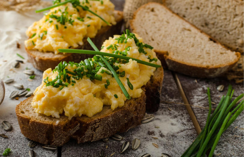 36. Ina Garten: cook scrambled eggs on a low heat 36. Ina Garten: cook scrambled eggs on a low heat, 35. Meghan Markle: garnish everything, 34. Gordon Ramsay: eat later in the day, 33. Jamie Oliver: make the crispiest bacon, 32. Guy Fieri: slow roast onions and garlic, 31. Nigella Lawson: always brine your turkey, 30. Martha Stewart: roll citrus fruit, 29. Giada De Laurentiis: substitute heavy cream for flour, butter and stock in savoury dishes, 28. Bobby Flay: only flip burgers once, 27. Mary Berry: use full-fat cream cheese to ice cakes, 26. Julia Child: don’t worry about mistakes, 25. Ree Drummond: chill cinnamon roll dough, 24. Rachael Ray: make cannelloni with lasagne sheets, 23. Ina Garten: add a cup of coffee to chocolate cake batter, 22. Meghan Markle: find the fun in food, 21. Gordon Ramsay: rest your meat, 20. Jamie Oliver: Make perfect poached eggs, 19. Guy Fieri: fry steak in oil and butter, 18. Nigella Lawson: roll your roast potatoes in semolina, 17. Martha Stewart: let cheesecake cool in the oven, 16. Giada De Laurentiis: squeeze excess water out of frozen spinach, 15. Bobby Flay: check steak with a meat thermometer, 14. Mary Berry: use seasonal produce, 13. Julia Child: know when your chicken is cooked, 12. Ree Drummond: add glaze to ribs later, 11. Rachael Ray: freeze cubes of roasted garlic and onion, 10. Ina Garten: coat add-ins with flour so they distribute evenly, 9. Guy Fieri: use bacon fat as the base for a roux, 8. Nigella Lawson: use chicken wings for soup, 7. Martha Stewart: add spice to mac ’n’ cheese, 6. Mary Berry: experiment with different textures and colours, 5. Bobby Flay: use a burger lid to melt cheese, 4. Martha Stewart: make steakhouse baked potatoes, 3. Ree Drummond: remove cookies from the oven early, 2. Rachael Ray: increase potatoes’ surface area to make them crispy