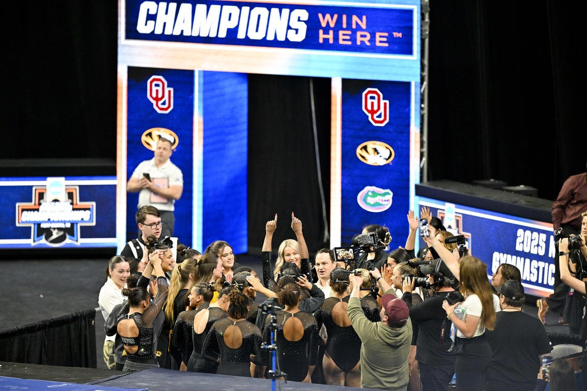 Moving photos capture triumph and heartbreak during women's gymnastics semifinal