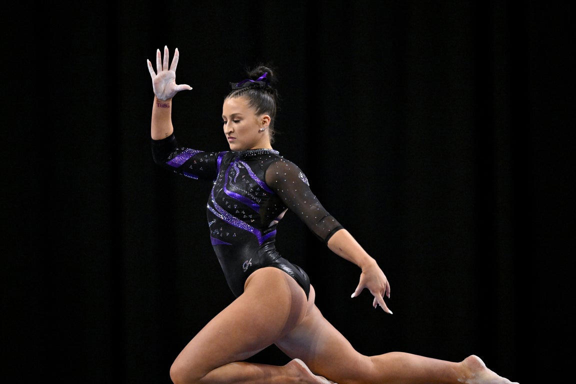 Moving photos capture triumph and heartbreak during women's gymnastics semifinal