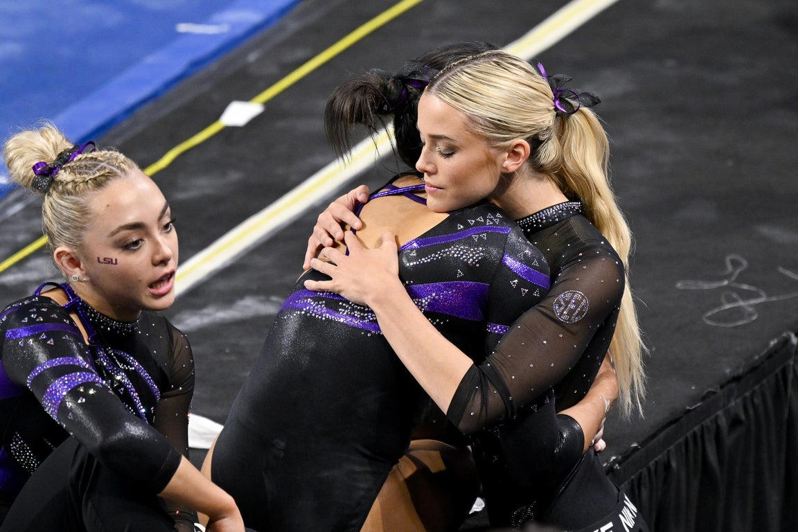 Moving photos capture triumph and heartbreak during women's gymnastics semifinal