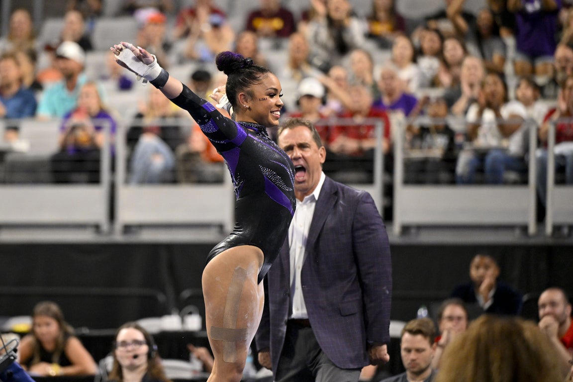 Moving photos capture triumph and heartbreak during women's gymnastics semifinal