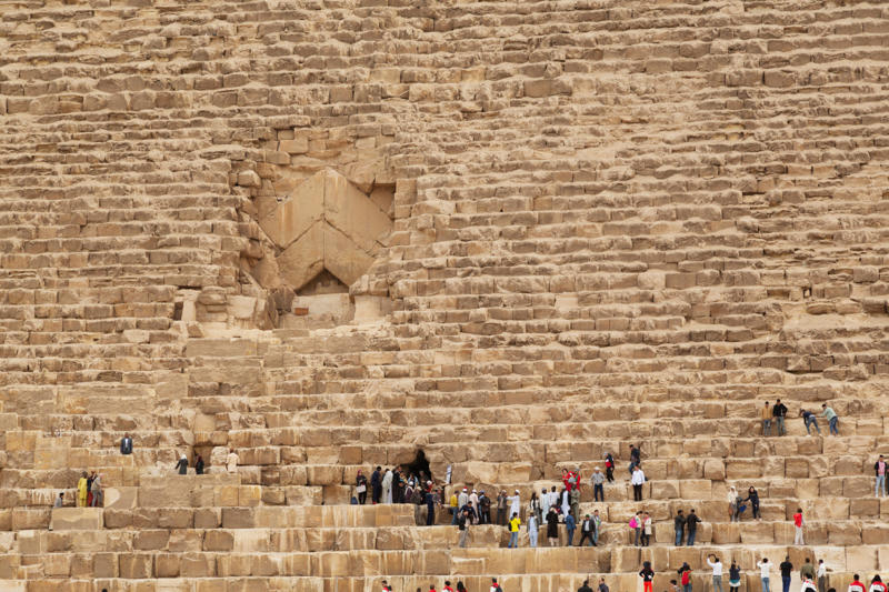 Shaping Egypt’s history, The afterlife and its treasures, The history of tomb robbing, Special skills, Stealing in silence, Early tombs, Deception, A doorway for thieves, The encouragement of kings, A network of criminals, Erasing vital historical details, The rise of Egyptomania, Taking mummies as trophies, Museum controversies, Colonialism, Through the black market