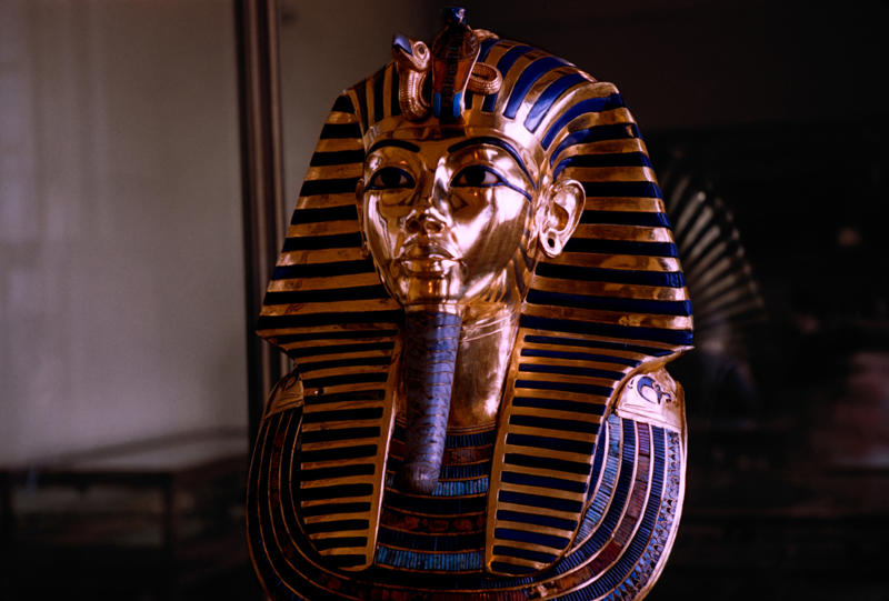 Shaping Egypt’s history, The afterlife and its treasures, The history of tomb robbing, Special skills, Stealing in silence, Early tombs, Deception, A doorway for thieves, The encouragement of kings, A network of criminals, Erasing vital historical details, The rise of Egyptomania, Taking mummies as trophies, Museum controversies, Colonialism, Through the black market