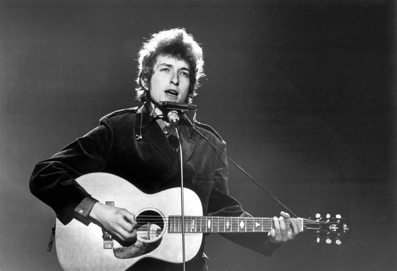 Bob Dylan Michael Jackson, Paul McCartney, Jimi Hendrix, Lionel Richie, Elvis Presley, Bob Dylan, Miles Davis, Eric Clapton, Eddie Van Halen, Taylor Swift, Stevie Wonder, Kurt Vile