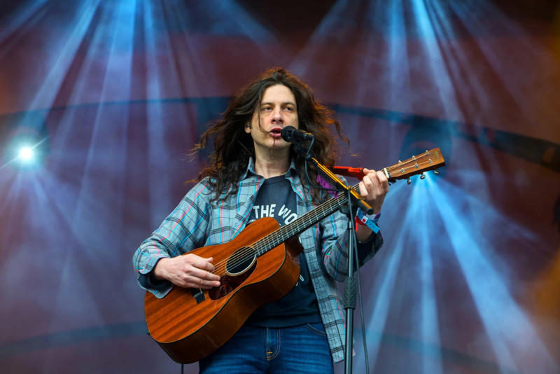 Kurt Vile Michael Jackson, Paul McCartney, Jimi Hendrix, Lionel Richie, Elvis Presley, Bob Dylan, Miles Davis, Eric Clapton, Eddie Van Halen, Taylor Swift, Stevie Wonder, Kurt Vile