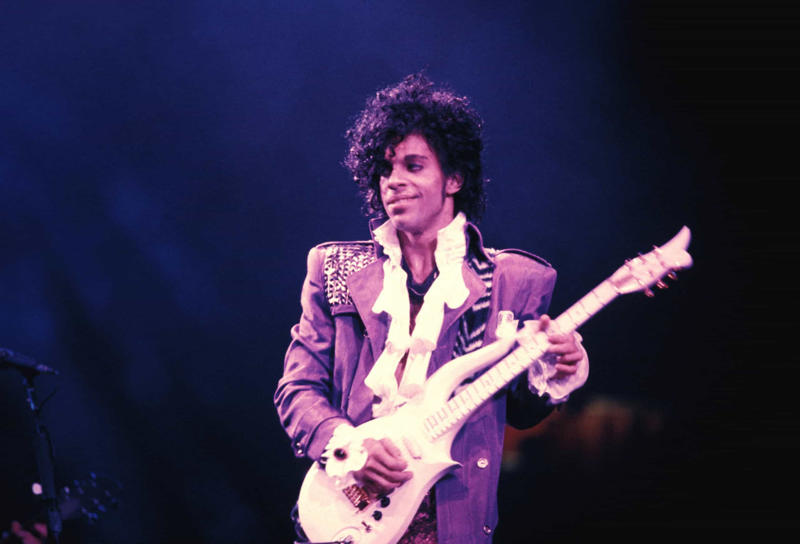 Prince Michael Jackson, Paul McCartney, Jimi Hendrix, Lionel Richie, Elvis Presley, Bob Dylan, Miles Davis, Eric Clapton, Eddie Van Halen, Taylor Swift, Stevie Wonder, Kurt Vile
