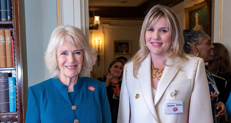Emerald Fennell and Camilla Parker Bowles, Helen Mirren and Queen Elizabeth II, Angelina Jolie and Mariane Pearl, Will Smith and Muhammad Ali, Sandra Bullock and Leight Anne Tuohy, Brad Pitt and Billy Beane, Christian Bale and Dicky Eklund, Julia Roberts and Elizabeth Gilbert, Leonardo DiCaprio and Frank Abagnale Jr., Mark Wahlberg and Vince Papale, Reese Witherspoon and Cheryl Strayed, Selma Blair and Kris Jenner, Zoe Kazan and Emily Gordon, Brie Larson and Jeannette Walls, Jessica Chastain and Molly Bloom, Tatiana Maslany and Erin Hurley