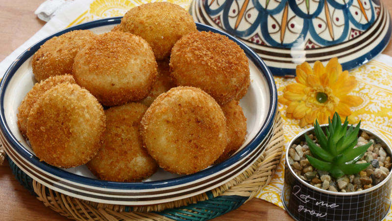 Maakouda Hush puppies, French fries, Fried green tomatoes, Banh cam, Tostones, Fried chicken, Chimichangas, Chicharrón, Maakouda, Spring rolls, Fish and chips