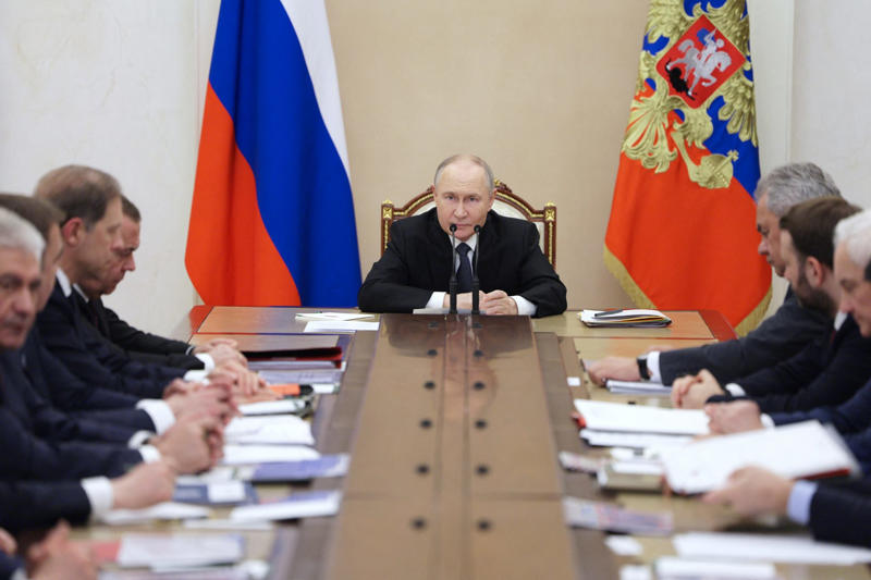 Trump has refrained from criticism Will the meeting end the war?, A meeting unlike any other, Trump’s criticism of Zelensky, Zelensky’s political problems, Trump’s assaults on Ukraine, Everything came to a head, Attacking Zelensky over Crimea, Trump’s public statement, A Russian attack on Ukraine, Trump’s criticism of Putin, The meeting at the Vatican, A short and productive talk, Zelensky’s point of view, A reliable and lasting peace, Trump’s comments on the meeting, Another rebuke of Putin, What will happen now?
