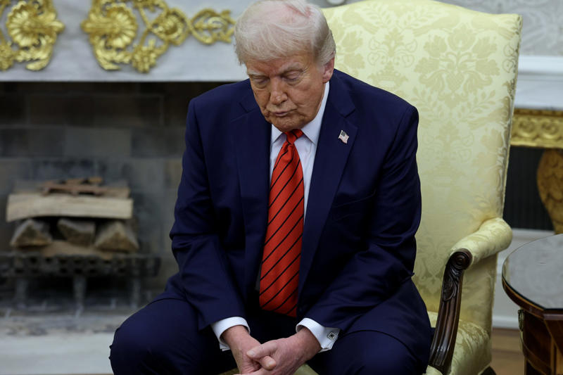 Trump's U-turn Blocking a vote, A meeting, Weeks of controversy, Firing the prosecutor in charge of the case, Strange timing, A fissure, Offering alternatives, Insufficient information, Contradictory claims, "On my desk", No list exists?, A matter of time, The fallout of a breakup, Trump's attempts to move on, A disappointed base, Conspiracy encouragement, Only two possibilities