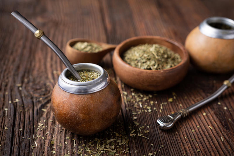 Yerba maté Green tea, Darjeeling, Black tea, Chamomile tea, English breakfast tea, Longjing tea, Lemongrass tea, Yerba maté, Lotus tea, Lapsang souchong, Genmaicha, Hibiscus tea, Dong ding, Jasmine tea