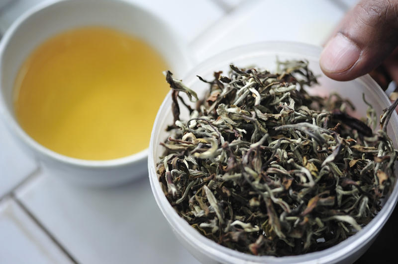 Darjeeling Green tea, Darjeeling, Black tea, Chamomile tea, English breakfast tea, Longjing tea, Lemongrass tea, Yerba maté, Lotus tea, Lapsang souchong, Genmaicha, Hibiscus tea, Dong ding, Jasmine tea