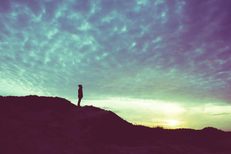 Recurring dreams, Out-of-place memories, Inexplicable pain, Birthmarks, Ability to speak another language, Earth is not your home, Fears or phobias, You're an empath, Strong intuition, You have a soulmate, Inexplicable affinity for certain time periods, You're an old soul, Retrocognition, Precognition