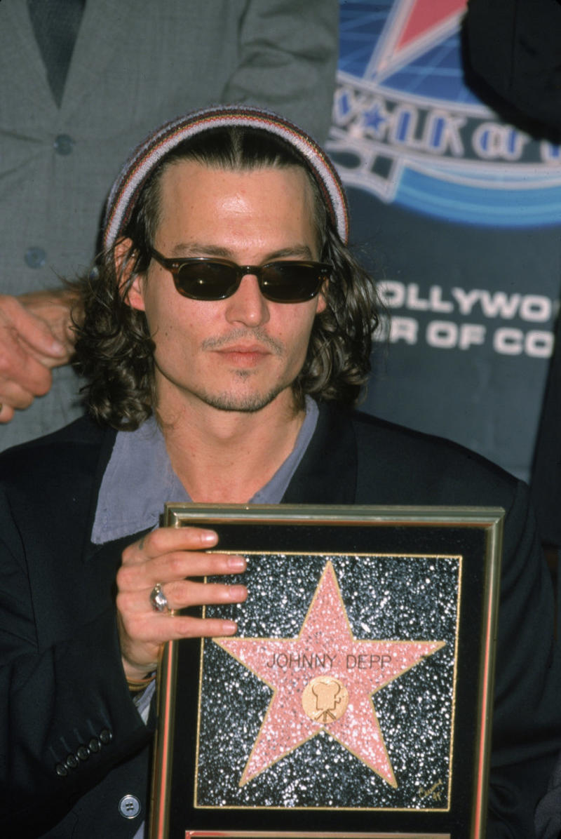 Johnny Depp Gwen Stefani, Christina Aguilera, Justin Timberlake, Kirsten Dunst, Alicia Silverstone, Drew Barrymore, Leonardo DiCaprio, Courtney Love, Joseph Gordon-Levitt, Jennifer Aniston, Johnny Depp