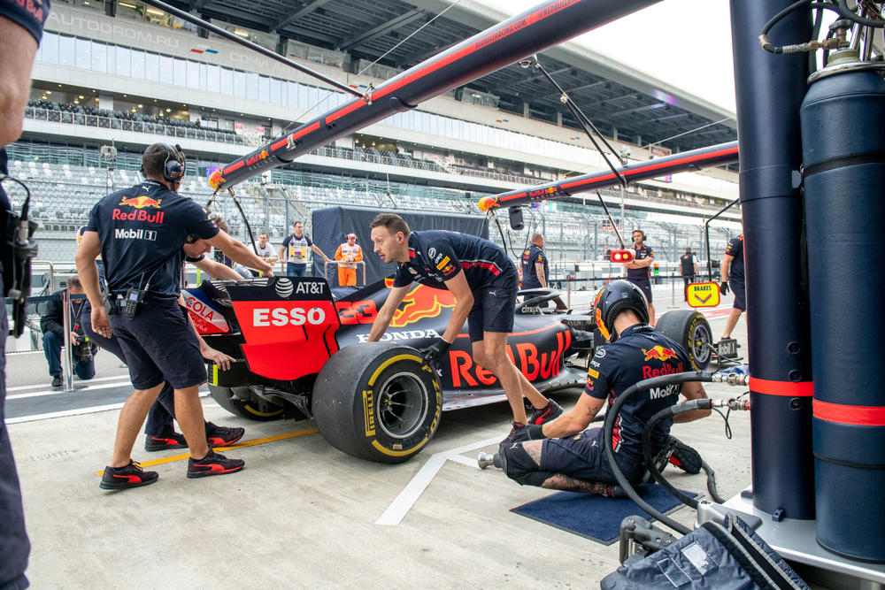 3. Red Bull Racing – 1.86 seconds (Max Verstappen, Russian GP 2020) 15. Ferrari – 1.97 seconds (Sebastian Vettel, USA GP 2019), 13. Ferrari – 1.95 seconds (Charles Leclerc, Austrian GP 2024), 12. Red Bull Racing – 1.95 seconds (Sergio Pérez, Miami GP 2024), 9. Williams – 1.92 seconds (Felipe Massa, European GP 2016), 8. Red Bull Racing – 1.91 seconds (Pierre Gasly, British GP 2019), 7. McLaren – 1.90 seconds (Oscar Piastri, Mexican GP 2024), 5. Red Bull Racing – 1.88 seconds (Max Verstappen, German GP 2019), 4. Red Bull Racing – 1.86 seconds (Alex Albon, Portuguese GP 2020), 3. Red Bull Racing – 1.86 seconds (Max Verstappen, Russian GP 2020)