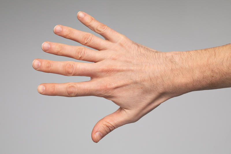 It's fine to have an extra finger Immunity to sleep deprivation, Pitch perfection, Stay underwater up to 10 minutes, Being truly even-handed is a rare thing, Advanced color vision, Ability to survive at high altitudes, Built-in compass, Fingernails and toenails without nails, Having a long toe isn't an issue, An extra rib near the neck, A right-sided heart, The deficiency that keeps away heart diseases, Long palm muscles that are passed down from our ancestors, When a bad hair days lasts for years, It's fine to have an extra finger