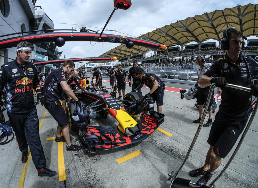 5. Red Bull Racing – 1.88 seconds (Max Verstappen, German GP 2019) 15. Ferrari – 1.97 seconds (Sebastian Vettel, USA GP 2019), 13. Ferrari – 1.95 seconds (Charles Leclerc, Austrian GP 2024), 12. Red Bull Racing – 1.95 seconds (Sergio Pérez, Miami GP 2024), 9. Williams – 1.92 seconds (Felipe Massa, European GP 2016), 8. Red Bull Racing – 1.91 seconds (Pierre Gasly, British GP 2019), 7. McLaren – 1.90 seconds (Oscar Piastri, Mexican GP 2024), 5. Red Bull Racing – 1.88 seconds (Max Verstappen, German GP 2019), 4. Red Bull Racing – 1.86 seconds (Alex Albon, Portuguese GP 2020), 3. Red Bull Racing – 1.86 seconds (Max Verstappen, Russian GP 2020)