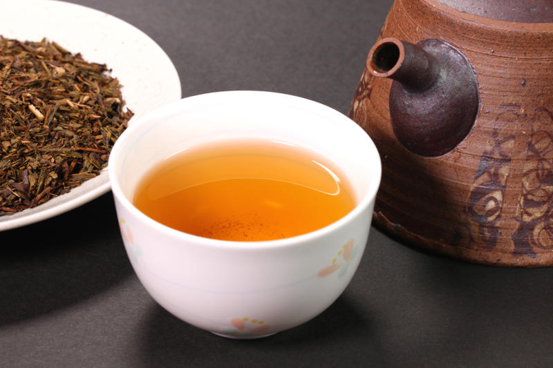 Hōjicha Green tea, Darjeeling, Black tea, Chamomile tea, English breakfast tea, Longjing tea, Lemongrass tea, Yerba maté, Lotus tea, Lapsang souchong, Genmaicha, Hibiscus tea, Dong ding, Jasmine tea