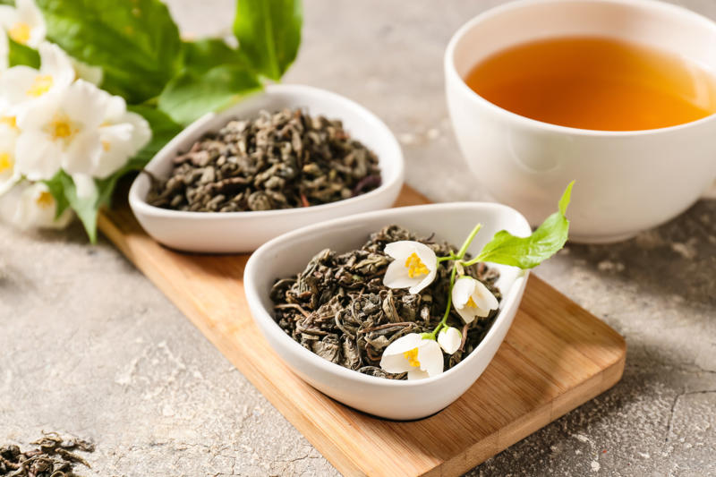 Jasmine tea Green tea, Darjeeling, Black tea, Chamomile tea, English breakfast tea, Longjing tea, Lemongrass tea, Yerba maté, Lotus tea, Lapsang souchong, Genmaicha, Hibiscus tea, Dong ding, Jasmine tea