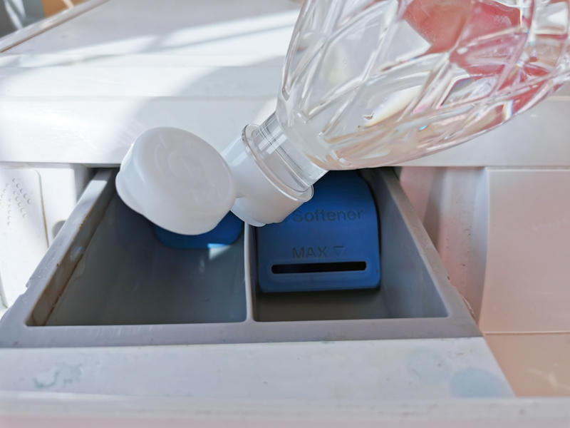 White vinegar Clean and serene, Getting started, Rubber gloves, Scrubbing brush, White vinegar, Washing machine cleaner tablets, Aggressive cleaning power, Filter cleaning, Inside the drum and machine exterior, Top loaders vs. front loaders, Cleaning mold, Be mindful with vinegar, How to prevent smells
