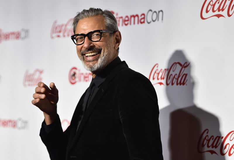 Jeff Goldblum Renée Zellweger, Bruce Willis, Audrey Hepburn, Megan Fox, Sylvester Stallone, Brad Pitt, Channing Tatum, John Wayne, Arnold Schwarzenegger, David Bowie, Kristen Stewart, Evangeline Lilly, Jeff Goldblum, Heath Ledger
