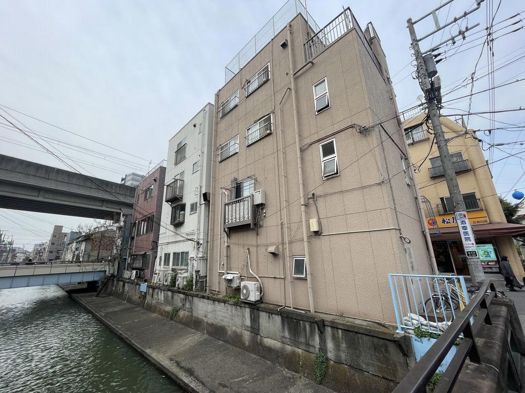 かつて坂本龍馬のいた街, “石を投げれば親戚にあたる”住み良いエリア, 鈴ヶ森刑場へ向かう「なみだ橋」の先に, 古き街並みの中に新しい店もオープン, 競馬場の客は減少気味でも土日になると盛り上がる理由, 日本最大級のフリーマーケットを歩く
