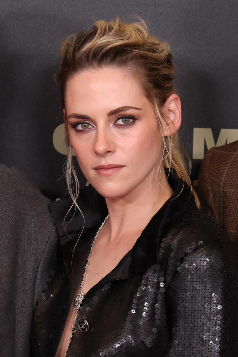 Kristen Stewart Renée Zellweger, Bruce Willis, Audrey Hepburn, Megan Fox, Sylvester Stallone, Brad Pitt, Channing Tatum, John Wayne, Arnold Schwarzenegger, David Bowie, Kristen Stewart, Evangeline Lilly, Jeff Goldblum, Heath Ledger
